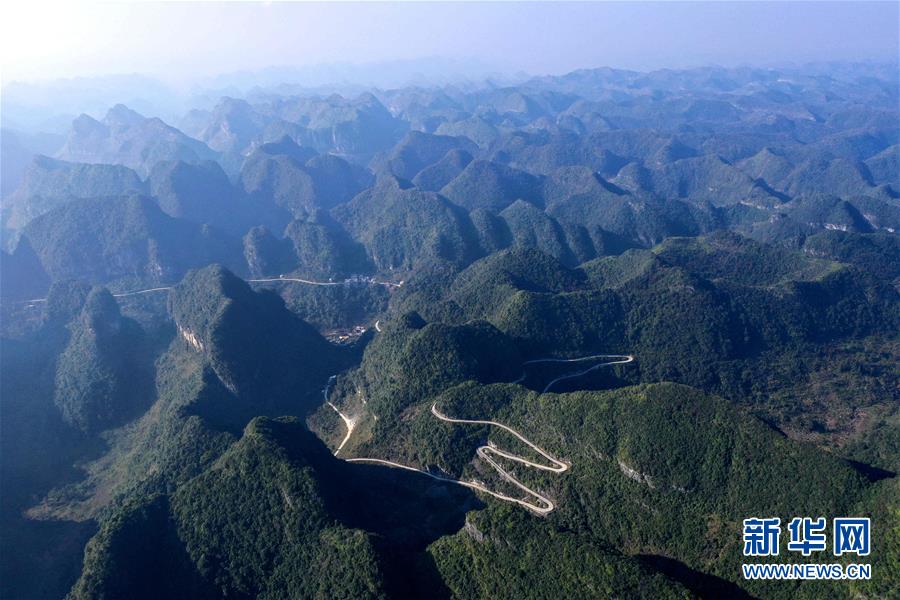 （新華全媒頭條&middot;圖文互動）（1）決戰(zhàn)千山萬弄間&mdash;&mdash;廣西&ldquo;極貧角落&rdquo;最后攻堅(jiān)記