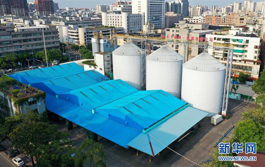 (在習(xí)近平新時代中國特色社會主義思想指引下——新時代新作為新篇章·習(xí)近平總書記關(guān)切事·圖文互動)(14)我家大門常打開——經(jīng)濟(jì)特區(qū)全方位對外開放故事