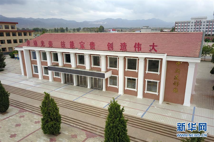 （習(xí)近平的小康故事&middot;新華視界&middot;圖文互動）（4）&ldquo;讓每個人都有人生出彩的機(jī)會&rdquo;&mdash;&mdash;習(xí)近平和人民教育的故事