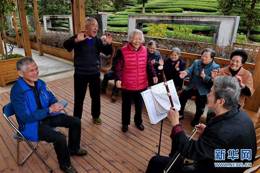 (新華全媒頭條·圖文互動)(1)偉大旗幟引領歷史巨變——習近平新時代中國特色社會主義思想指引“十三五”經(jīng)濟社會發(fā)展述評