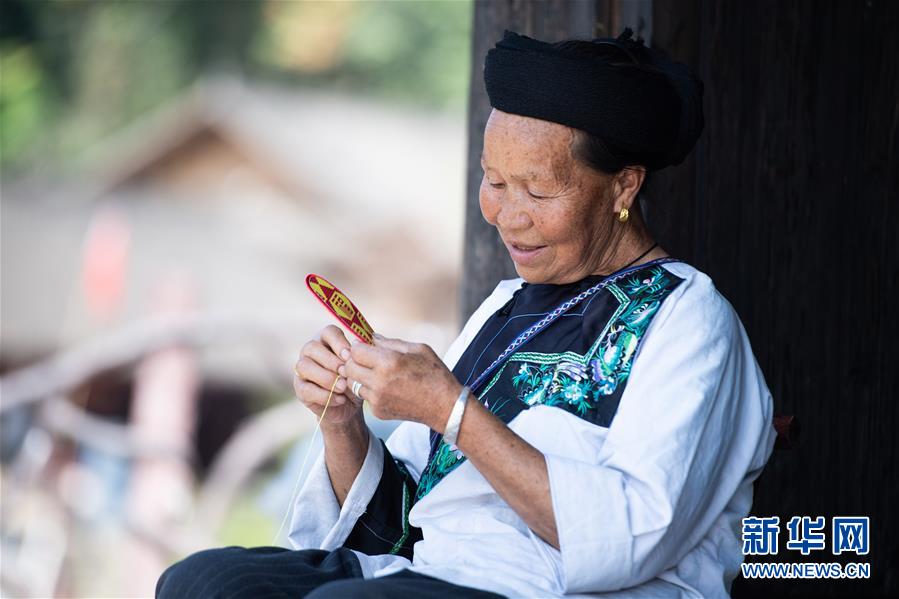 （習近平的小康故事&middot;新華網(wǎng)&middot;圖文互動）（4）&ldquo;讓所有老年人都能有一個幸福美滿的晚年&rdquo;&mdash;&mdash;習近平和尊老養(yǎng)老的故事