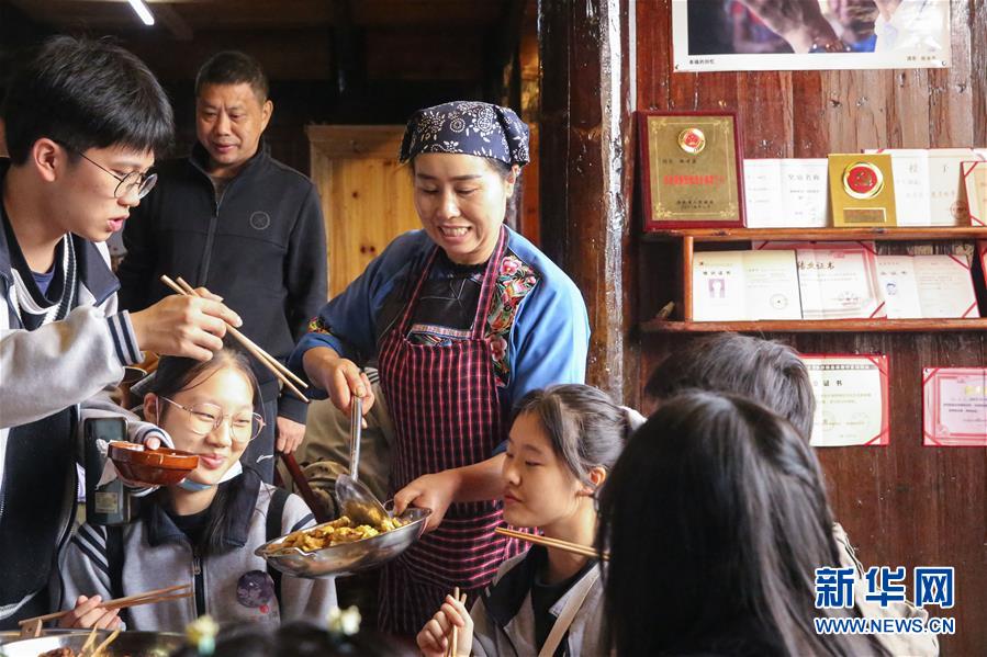 （在習近平新時代中國特色社會主義思想指引下&mdash;&mdash;新時代新作為新篇章&middot;習近平總書記關(guān)切事&middot;圖文互動）（4）精準扶貧7年，十八洞村&ldquo;長&rdquo;出10余種新職業(yè)