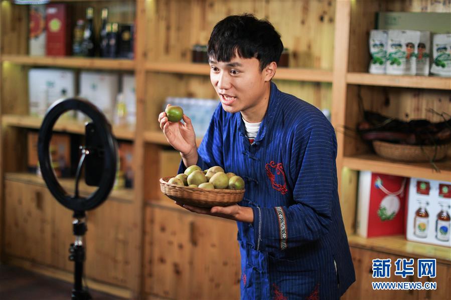 （在習近平新時代中國特色社會主義思想指引下&mdash;&mdash;新時代新作為新篇章&middot;習近平總書記關(guān)切事&middot;圖文互動）（5）精準扶貧7年，十八洞村&ldquo;長&rdquo;出10余種新職業(yè)