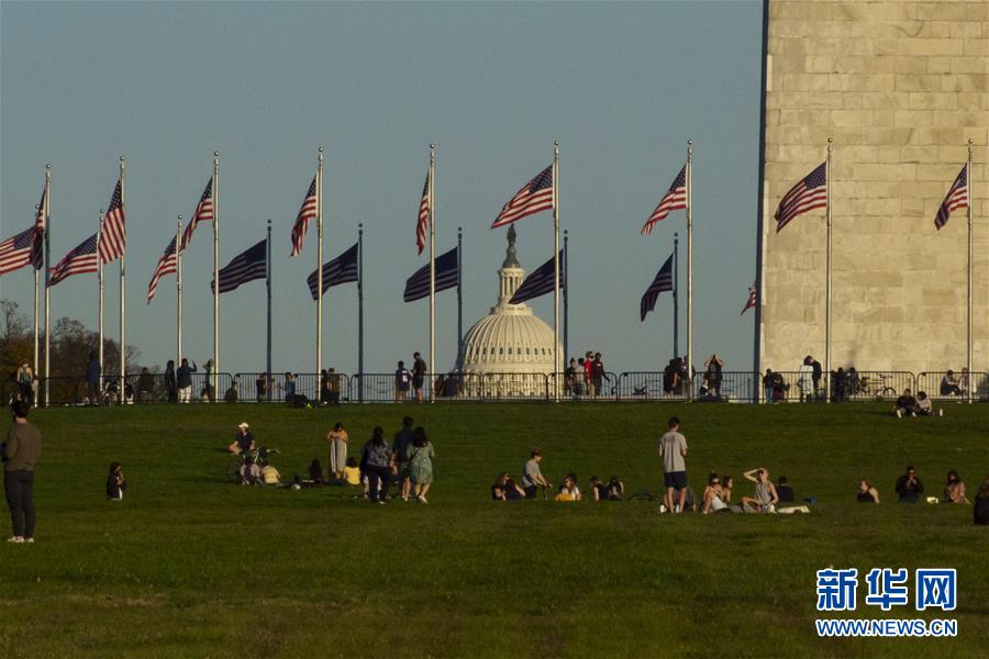 (國(guó)際疫情)(3)美國(guó)日增新冠確診病例超13萬 一周日均新增近10萬