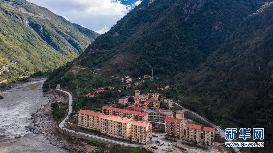 (決戰(zhàn)決勝脫貧攻堅(jiān)·圖文互動(dòng))(3)搬遷點(diǎn)的快樂事——云南努力讓搬遷群眾安居樂業(yè)