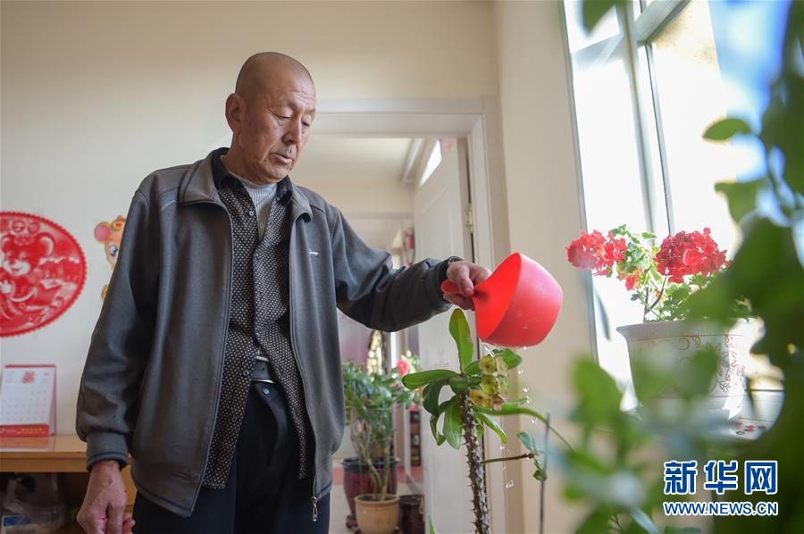 (全面建成小康社會“百城千縣萬村調(diào)研行”·圖文互動)(1)“麻煩村”變形記——內(nèi)蒙古白青堯村的多彩生活