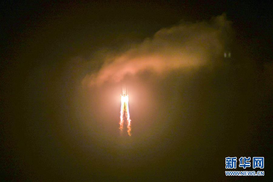(嫦娥五號探月)(13)長征五號遙五運(yùn)載火箭將嫦娥五號探測器發(fā)射升空
