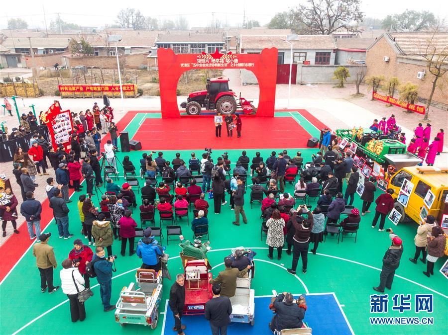 （五中全會精神在基層&middot;圖文互動）（1）天津、福建、廣東、云南等地創(chuàng)新形式讓黨的十九屆五中全會精神&ldquo;飛入尋常百姓家&rdquo;