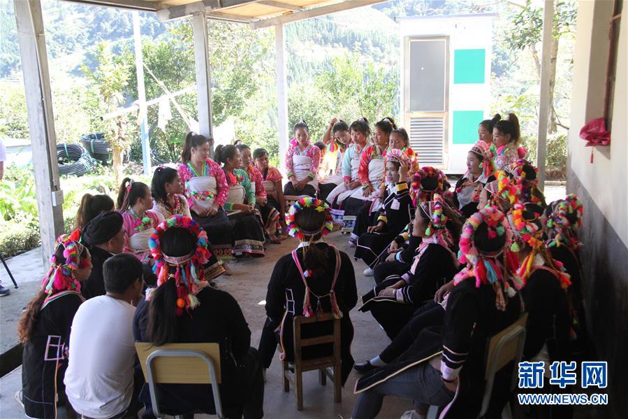 （五中全會精神在基層&middot;圖文互動）（5）天津、福建、廣東、云南等地創(chuàng)新形式讓黨的十九屆五中全會精神&ldquo;飛入尋常百姓家&rdquo;