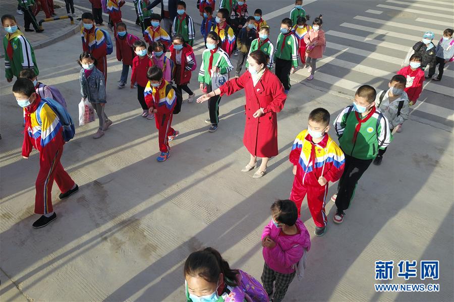 (代表委員履職)(2)全國(guó)人大代表董彩云:讓教育阻斷貧困的代際傳遞