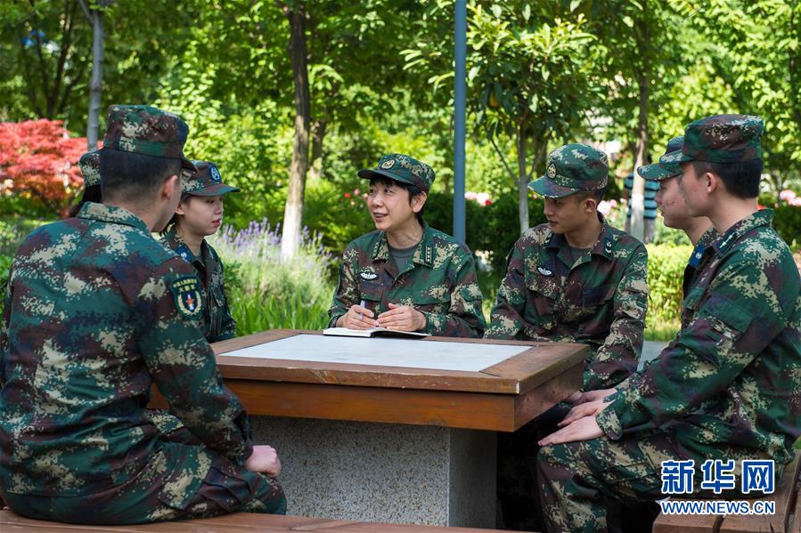 (代表委員履職·圖文互動(dòng))全國(guó)政協(xié)委員王雪梅:讓更多年輕人了解部隊(duì) 熱愛(ài)軍旅文化