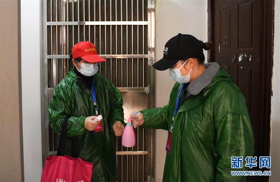 （新華全媒頭條&middot;迎接兩會(huì)特別報(bào)道&middot;圖文互動(dòng)）（10）不同尋常的兩會(huì) 萬(wàn)眾一心的力量&mdash;&mdash;寫(xiě)在2020年全國(guó)兩會(huì)召開(kāi)之際