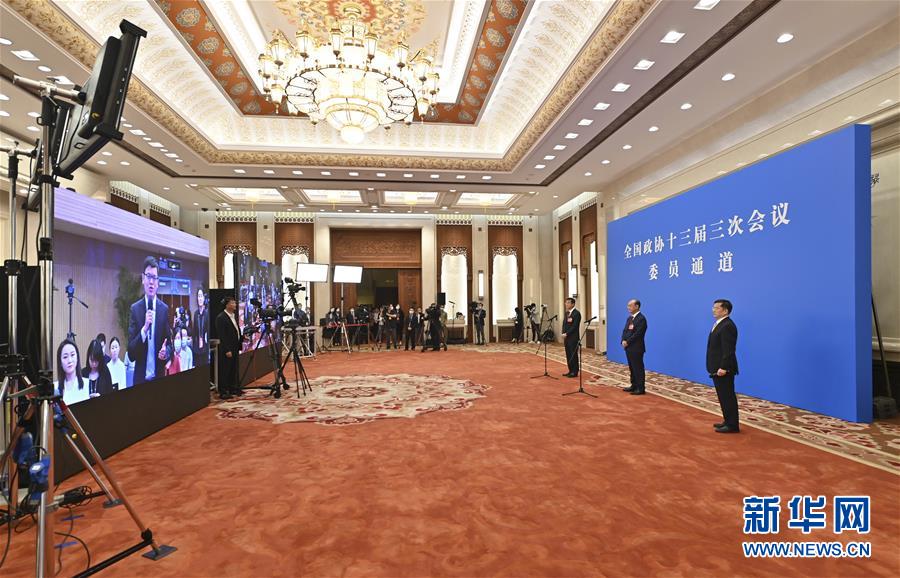 （兩會(huì)&middot;政協(xié)開(kāi)幕）（7）接受采訪(fǎng)