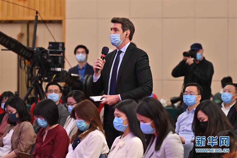 (兩會(huì)·XHDW)(13)國務(wù)委員兼外交部長(zhǎng)王毅回答中外記者提問