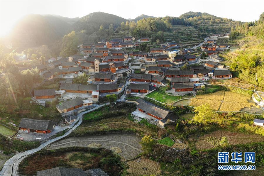 （新華全媒頭條&middot;兩會(huì)特別報(bào)道&middot;圖文互動(dòng)）（1）從取得決定性成就到奪取全面勝利&mdash;&mdash;從全國(guó)兩會(huì)看決戰(zhàn)決勝脫貧攻堅(jiān)