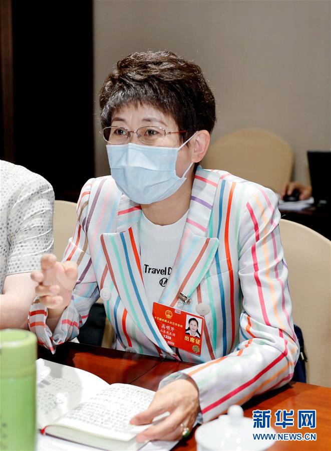 （兩會(huì)&middot;熱點(diǎn)畫報(bào)）（10）代表委員聚焦民法典草案