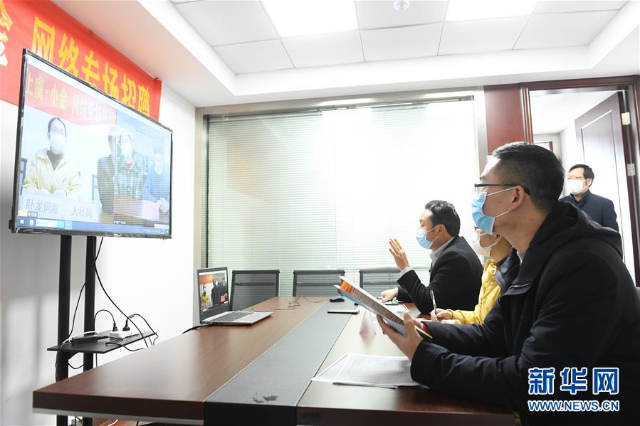 （新華全媒頭條&middot;圖文互動(dòng)）（18）從人民中汲取磅礴力量&mdash;&mdash;習(xí)近平總書記同出席2020年全國(guó)兩會(huì)人大代表、政協(xié)委員共商國(guó)是紀(jì)實(shí)