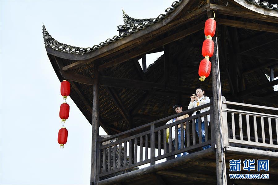 （新華全媒頭條&middot;圖文互動(dòng)）（20）從人民中汲取磅礴力量&mdash;&mdash;習(xí)近平總書記同出席2020年全國(guó)兩會(huì)人大代表、政協(xié)委員共商國(guó)是紀(jì)實(shí)