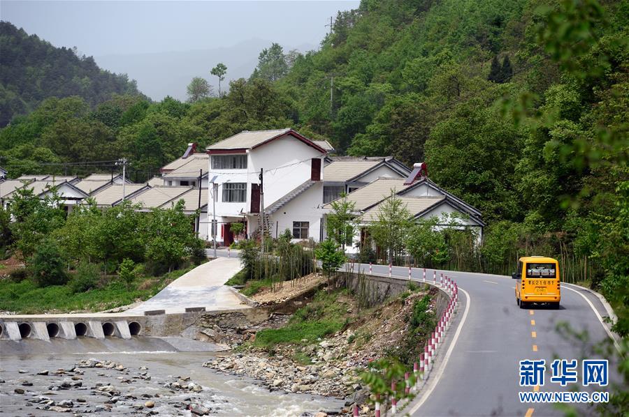 (壯麗70年·奮斗新時代)(11)我們走在大路上