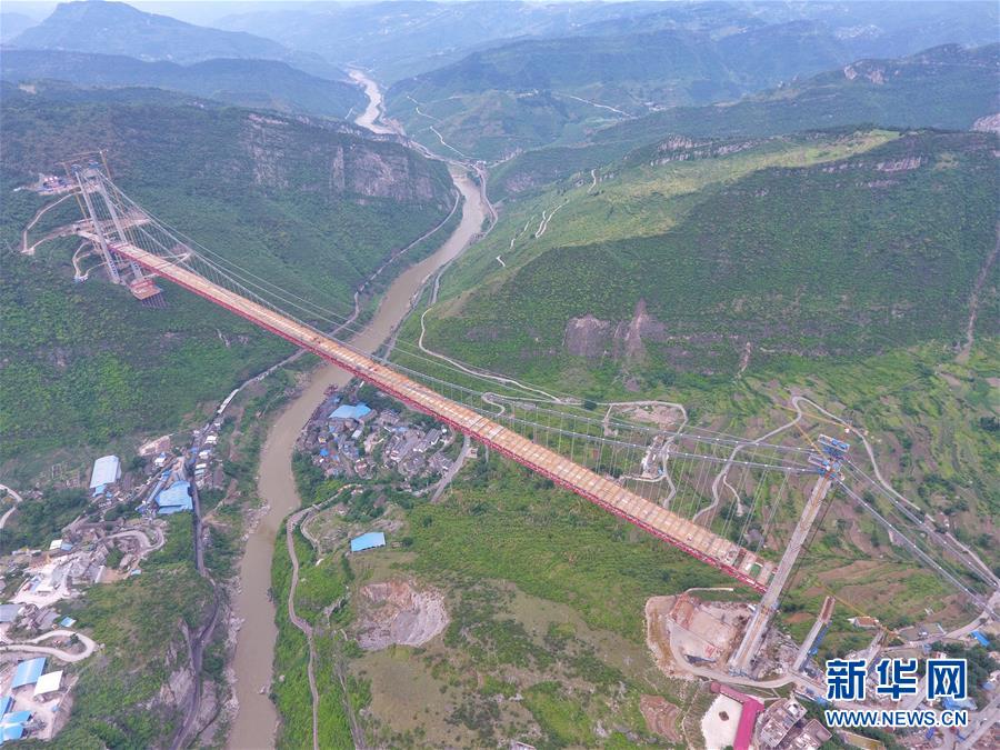 (壯麗70年·奮斗新時代)(20)我們走在大路上