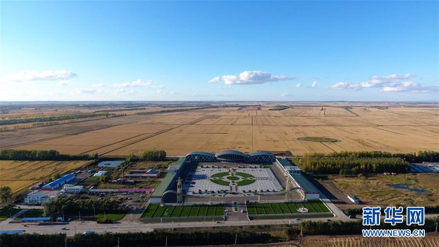 （新華全媒頭條&middot;圖文互動(dòng)）（1）奮力書(shū)寫(xiě)東北振興的時(shí)代新篇&mdash;&mdash;習(xí)近平總書(shū)記調(diào)研東北三省并主持召開(kāi)深入推進(jìn)東北振興座談會(huì)紀(jì)實(shí)