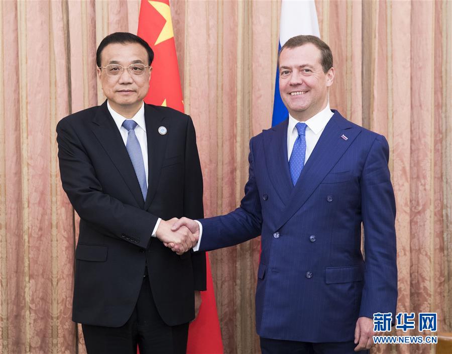 (時(shí)政)李克強(qiáng)會見俄羅斯總理梅德韋杰夫