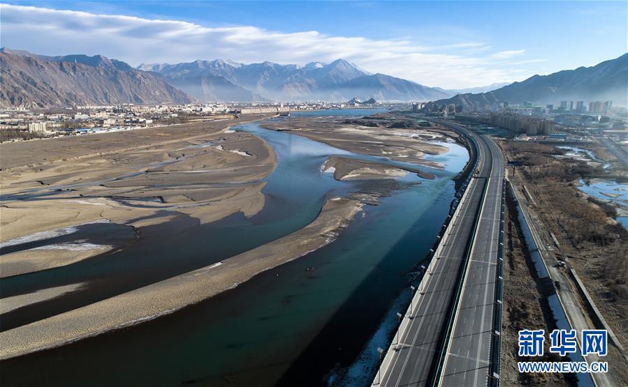 （兩會(huì)前夕看落實(shí)&middot;圖文互動(dòng)）（2）格桑花開 幸福路寬&mdash;&mdash;西藏落實(shí)習(xí)近平總書記全國兩會(huì)重要講話精神紀(jì)實(shí)