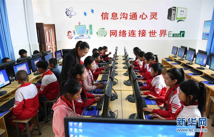 （新華全媒頭條&middot;圖文互動）（8）上下同心再出發(fā)&mdash;&mdash;習近平總書記同出席2019年全國兩會人大代表、政協(xié)委員共商國是紀實