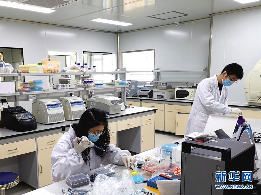 （在習(xí)近平新時(shí)代中國(guó)特色社會(huì)主義思想指引下&mdash;&mdash;新時(shí)代新作為新篇章&middot;習(xí)近平總書記關(guān)切事&middot;圖文互動(dòng)）（5）高擎利劍驅(qū)疫魔&mdash;&mdash;科研攻關(guān)助力湖北戰(zhàn)&ldquo;疫&rdquo;記