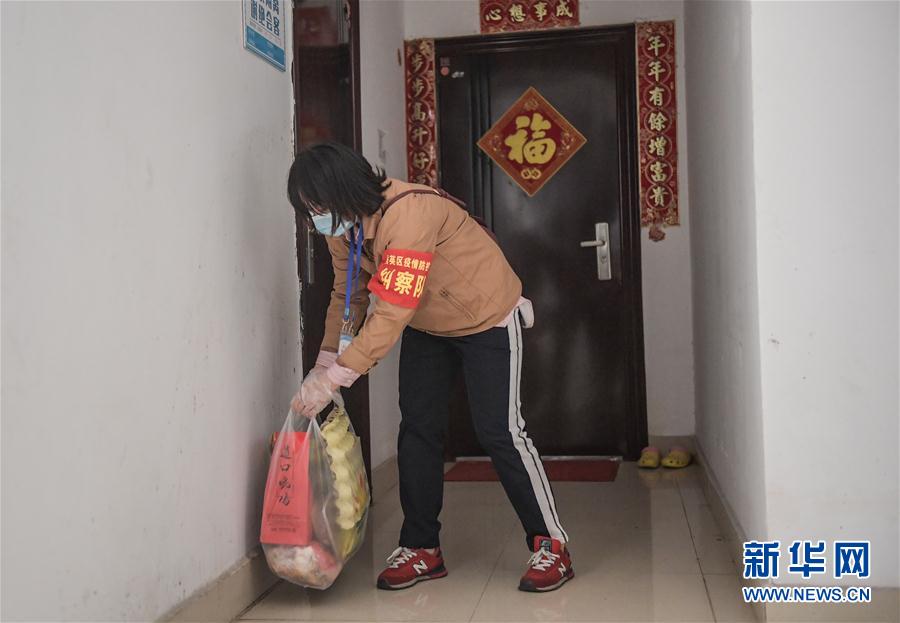 (在習(xí)近平新時(shí)代中國特色社會(huì)主義思想指引下——新時(shí)代新作為新篇章·習(xí)近平總書記關(guān)切事)(2)“平凡英雄”的力量——致敬堅(jiān)守戰(zhàn)“疫”一線的社區(qū)工作者