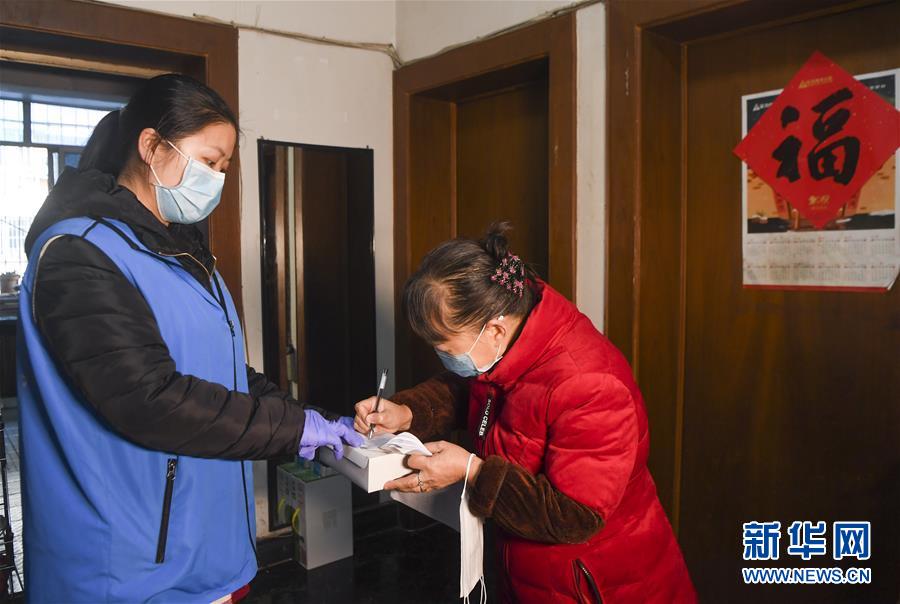 （習(xí)近平致敬的戰(zhàn)&ldquo;疫&rdquo;英雄&middot;社區(qū)工作者篇&middot;圖文互動(dòng)）（2）他們，堅(jiān)守一線戰(zhàn)風(fēng)雨