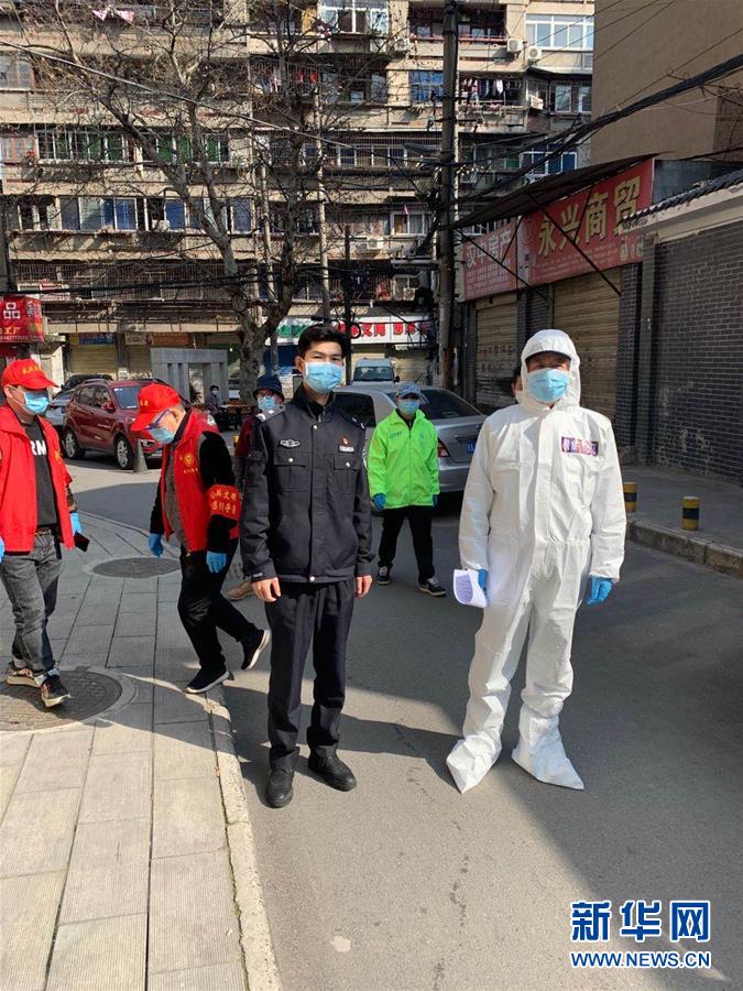 （習(xí)近平致敬的戰(zhàn)&ldquo;疫&rdquo;英雄&middot;公安干警篇&middot;圖文互動(dòng)）（6）他們，抗疫一線鑄警魂