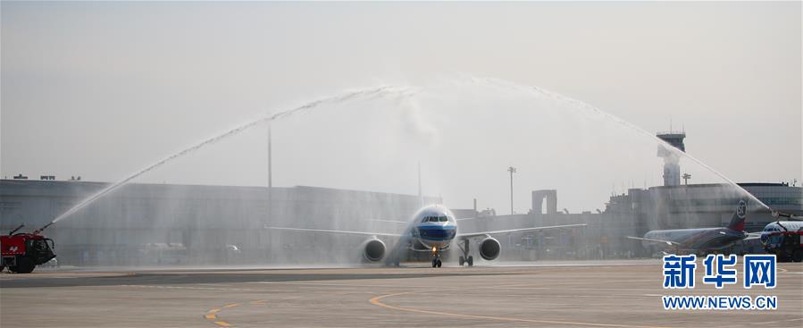 (在習近平新時代中國特色社會主義思想指引下——新時代新作為新篇章·習近平總書記關(guān)切事·圖文互動)(1)給你最溫暖的擁抱——保護關(guān)心愛護抗疫一線醫(yī)務(wù)人員在行動