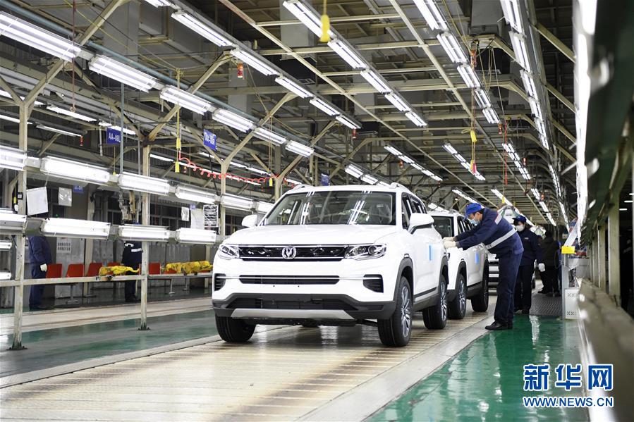 (在習(xí)近平新時代中國特色社會主義思想指引下——新時代新作為新篇章·習(xí)近平總書記關(guān)切事·圖文互動)(1)化“危”為“機” 念好“新”字訣——各地產(chǎn)業(yè)發(fā)展“新”動向掃描