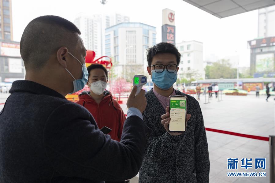 (在習(xí)近平新時代中國特色社會主義思想指引下——新時代新作為新篇章·習(xí)近平總書記關(guān)切事·圖文互動)(6)讓城市更聰明 讓經(jīng)濟更智慧——各地加快形成數(shù)字新動能促經(jīng)濟社會行穩(wěn)致遠