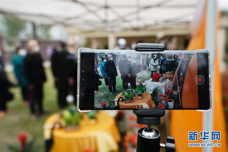 (在習(xí)近平新時代中國特色社會主義思想指引下——新時代新作為新篇章·習(xí)近平總書記關(guān)切事·圖文互動)(10)讓城市更聰明 讓經(jīng)濟更智慧——各地加快形成數(shù)字新動能促經(jīng)濟社會行穩(wěn)致遠