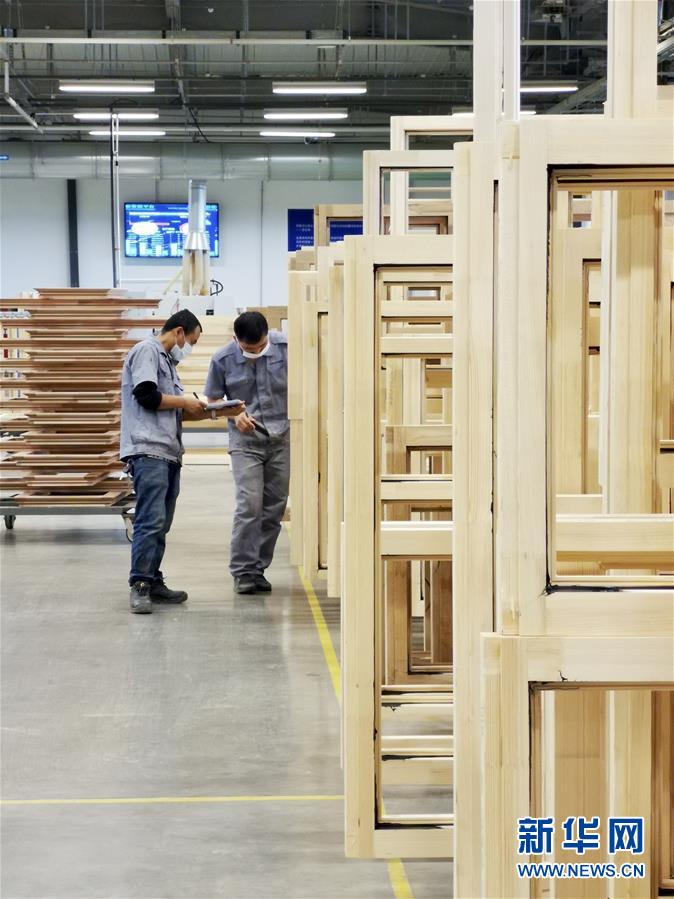 （在習(xí)近平新時代中國特色社會主義思想指引下&mdash;&mdash;新時代新作為新篇章&middot;習(xí)近平總書記關(guān)切事&middot;圖文互動）（1）陽光總在風(fēng)雨后&mdash;&mdash;中小企業(yè)在疫情中迎難而上