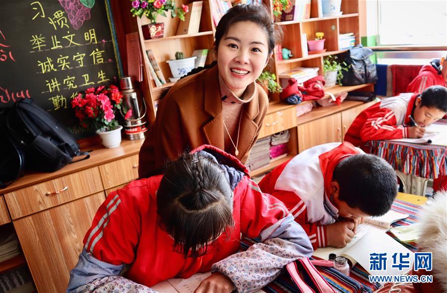 （在習(xí)近平新時(shí)代中國(guó)特色社會(huì)主義思想指引下&mdash;&mdash;新時(shí)代新作為新篇章&middot;習(xí)近平總書(shū)記關(guān)切事&middot;圖文互動(dòng)）（4）青春的顏色是什么？