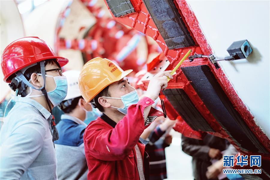 （在習近平新時代中國特色社會主義思想指引下&mdash;&mdash;新時代新作為新篇章&middot;習近平總書記關(guān)切事&middot;圖文互動）（1）最有力的支撐，最堅決的攀登&mdash;&mdash;記錄奮戰(zhàn)在復(fù)工復(fù)產(chǎn)一線的科技工作者