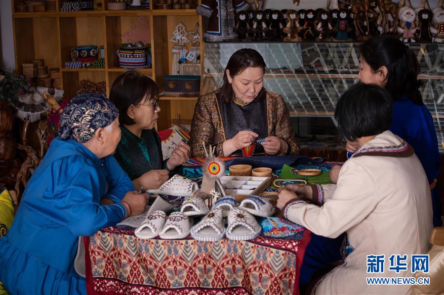 （在習(xí)近平新時代中國特色社會主義思想指引下&mdash;&mdash;新時代新作為新篇章&middot;習(xí)近平總書記關(guān)切事&middot;圖文互動）（2）讓每一個角落都感受到幸福的溫情&mdash;&mdash;人口較少民族在脫貧攻堅大潮中的奮進(jìn)故事