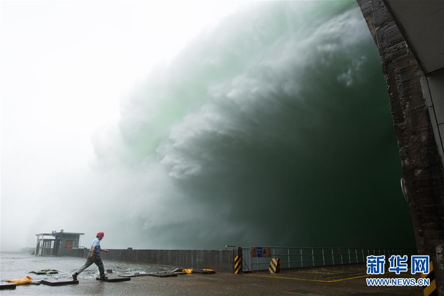 (在習(xí)近平新時代中國特色社會主義思想指引下——新時代新作為新篇章·習(xí)近平總書記關(guān)切事·圖文互動)(1)黑科技 縛洪魔——現(xiàn)代科技提升防汛救災(zāi)硬實(shí)力