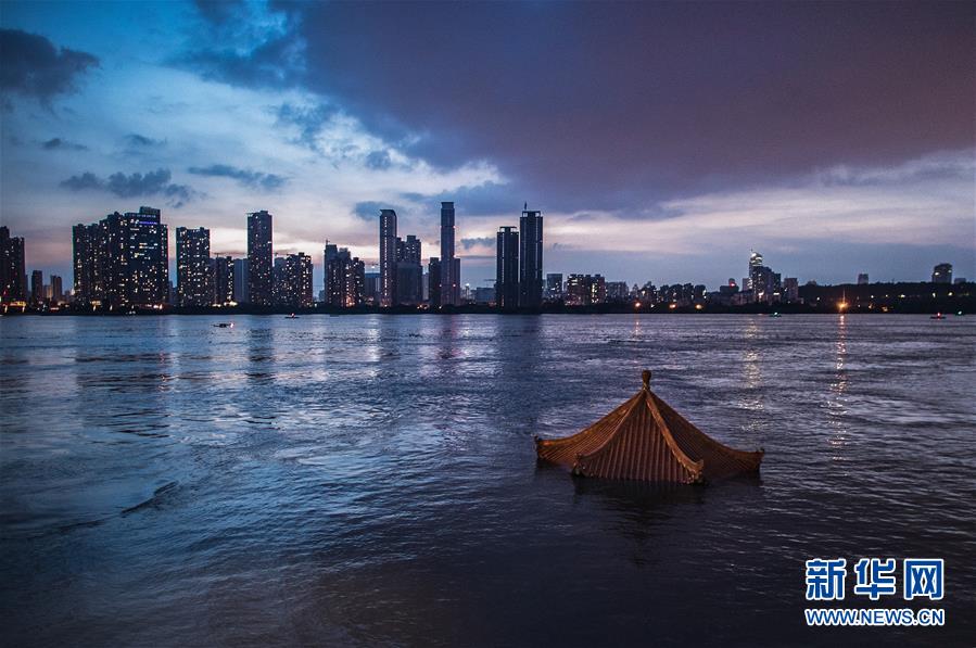 （在習(xí)近平新時(shí)代中國(guó)特色社會(huì)主義思想指引下&mdash;&mdash;新時(shí)代新作為新篇章&middot;習(xí)近平總書(shū)記關(guān)切事&middot;圖文互動(dòng)）（1）戰(zhàn)疫魔,斗洪魔&mdash;&mdash;湖北全力應(yīng)對(duì)防疫、防汛疊加&ldquo;雙考&rdquo;