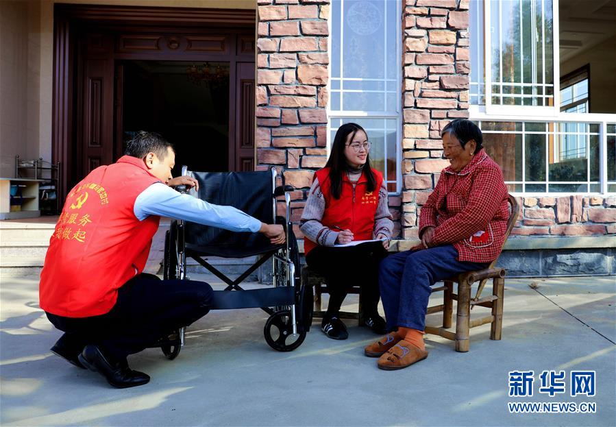 （新華全媒頭條&middot;總書(shū)記推動(dòng)的改革身邊事&middot;行政體制改革篇&middot;圖文互動(dòng)）（4）特寫(xiě)：追問(wèn)&ldquo;一件事&rdquo;