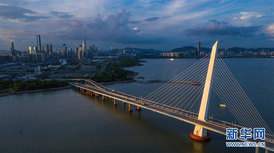 （在習(xí)近平新時代中國特色社會主義思想指引下&mdash;&mdash;新時代新作為新篇章&middot;習(xí)近平總書記關(guān)切事&middot;圖文互動）（1）我家大門常打開&mdash;&mdash;經(jīng)濟特區(qū)全方位對外開放故事