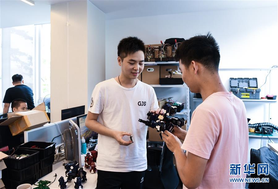 （在習(xí)近平新時代中國特色社會主義思想指引下&mdash;&mdash;新時代新作為新篇章&middot;習(xí)近平總書記關(guān)切事&middot;圖文互動）（8）我家大門常打開&mdash;&mdash;經(jīng)濟特區(qū)全方位對外開放故事