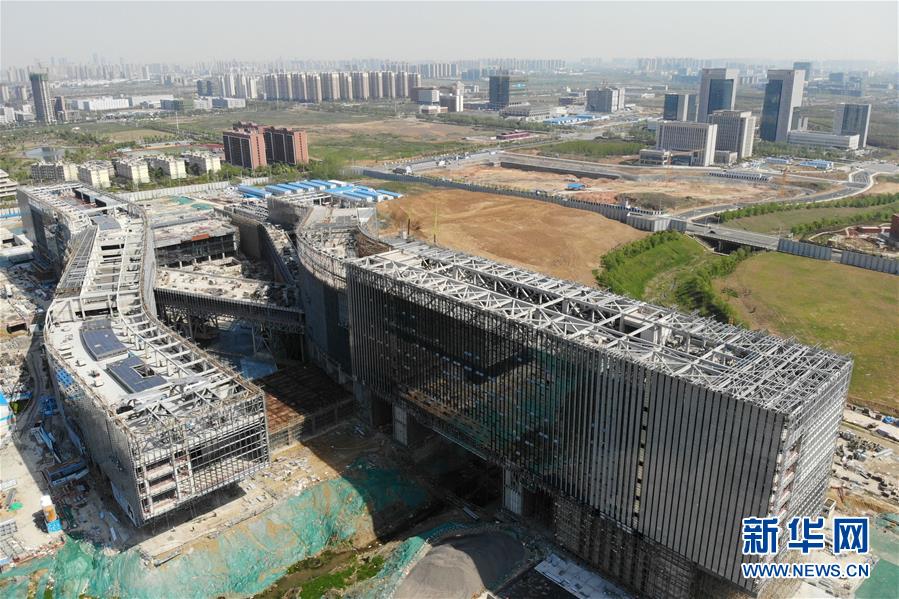 (在習(xí)近平新時(shí)代中國(guó)特色社會(huì)主義思想指引下——新時(shí)代新作為新篇章·習(xí)近平總書(shū)記關(guān)切事·圖文互動(dòng))(5)探“微觀(guān)世界” 抓“關(guān)鍵變量”——我國(guó)科學(xué)家與量子“糾纏”的故事