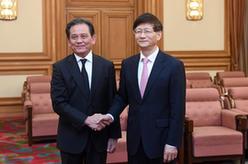 孟建柱會(huì)見(jiàn)泰國(guó)大理院院長(zhǎng)維拉蓬&middot;湯蘇萬(wàn)