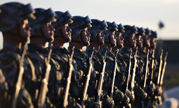 沙場(chǎng)今點(diǎn)兵！習(xí)近平檢閱部隊(duì)