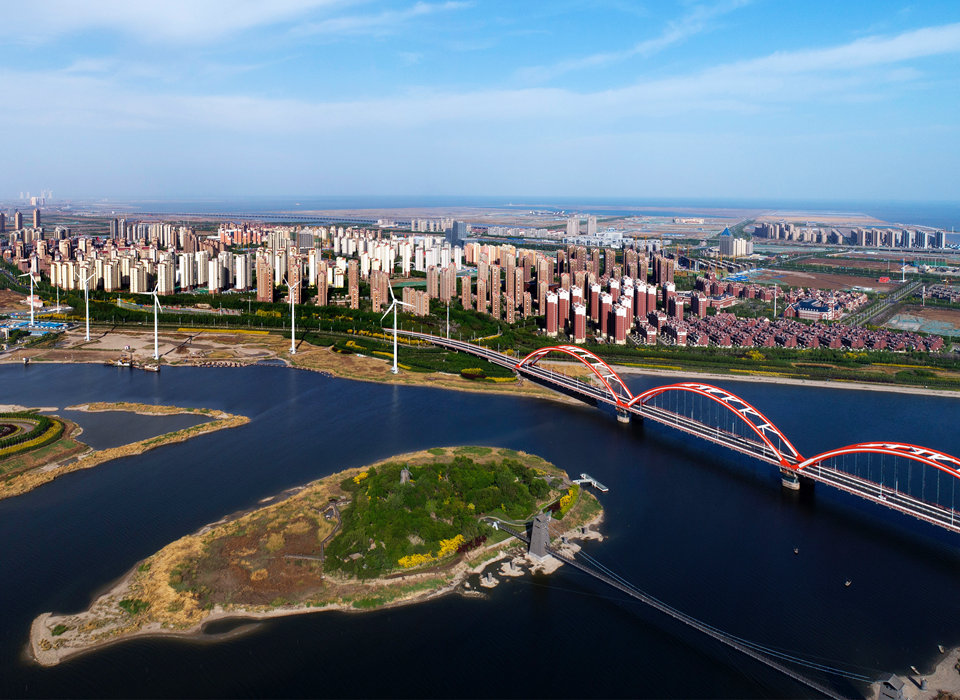 銳意進(jìn)取，埋頭苦干，向著偉大目標(biāo)奮力前行