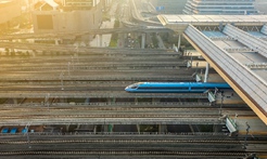 在沒(méi)有路的地方，中國(guó)探出一條條新路